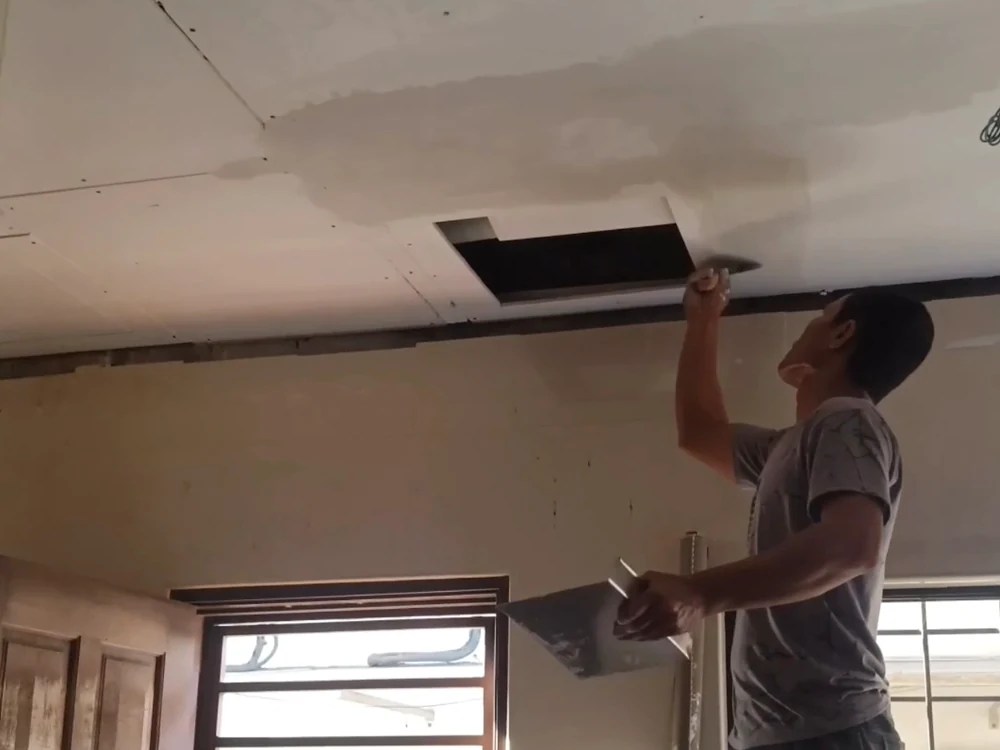 Kerja kemasan papan plaster siling oleh Hazrin Plumber & Renovation Services