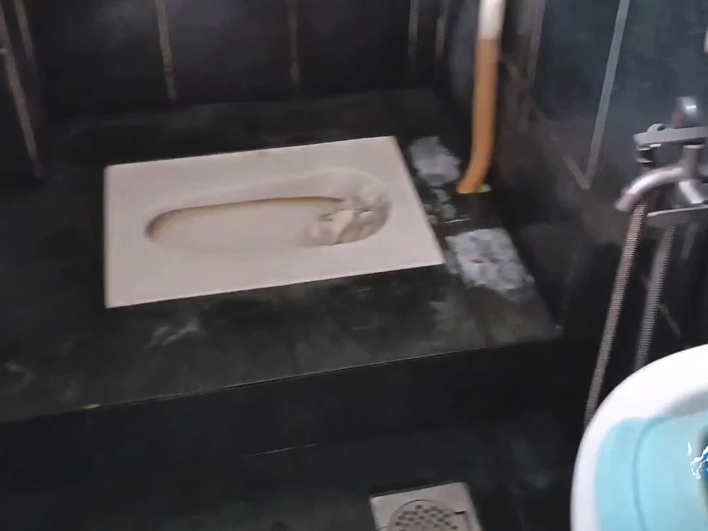 Tandas cangkung sebelum kerja penukaran kepada tandas duduk oleh Hazrin Plumber & Renovation Services
